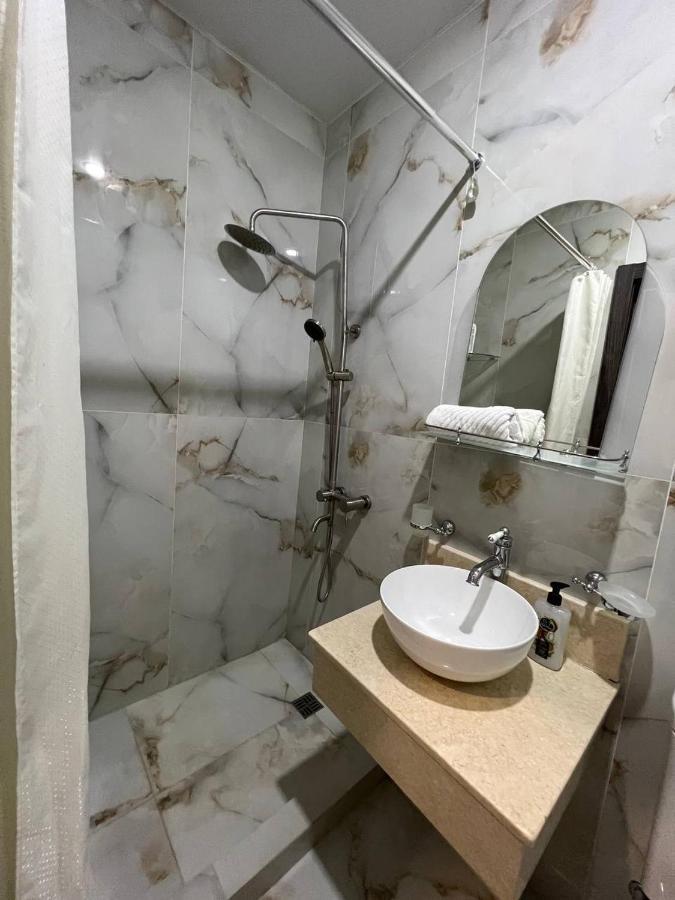 Hotel "Triglit" 가그라 외부 사진